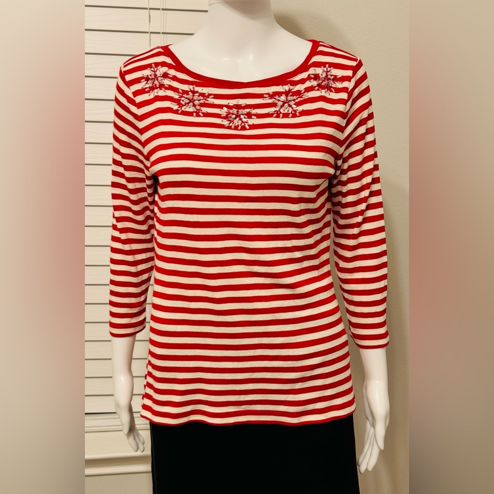 Talbots women's Christmas t-shirt with 3/4 sleeves. Size XS. Beaded snowflakes